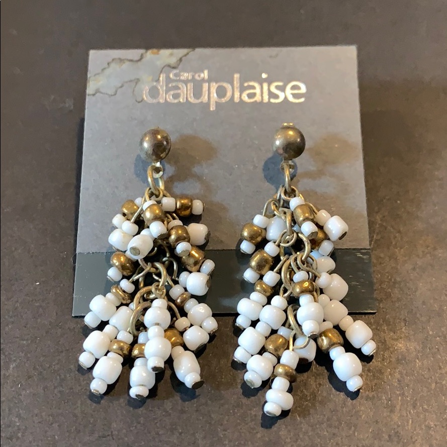 Nwt White Bead Earrings 7$